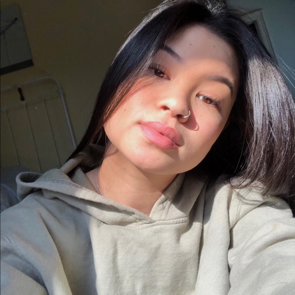 Meet your Posher, Camille - Picture 1 of 1